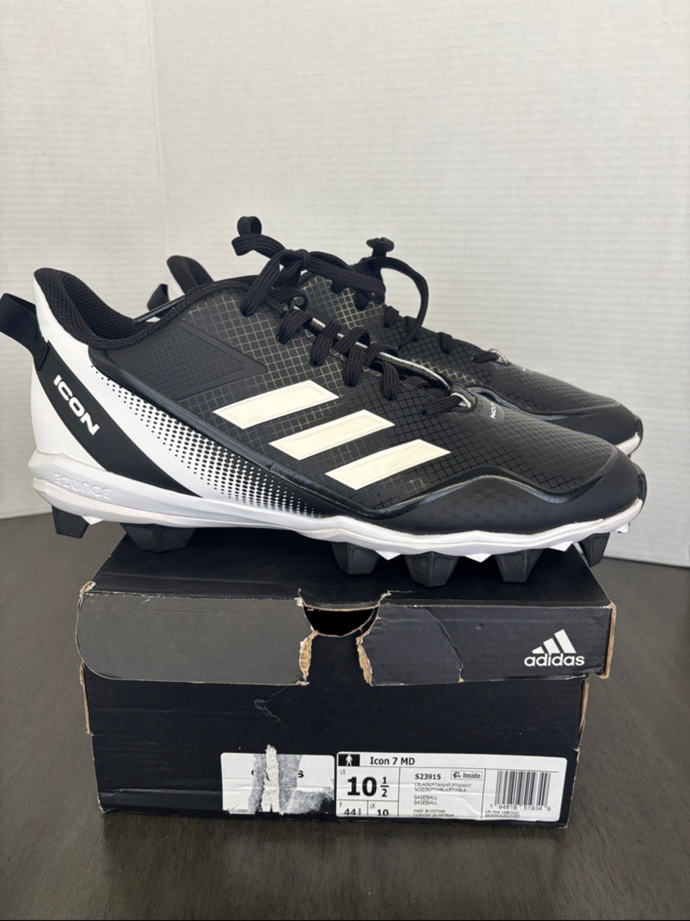 Adidas Black and White Icon 7 MD Baseball cleat.  Mens size 10.5